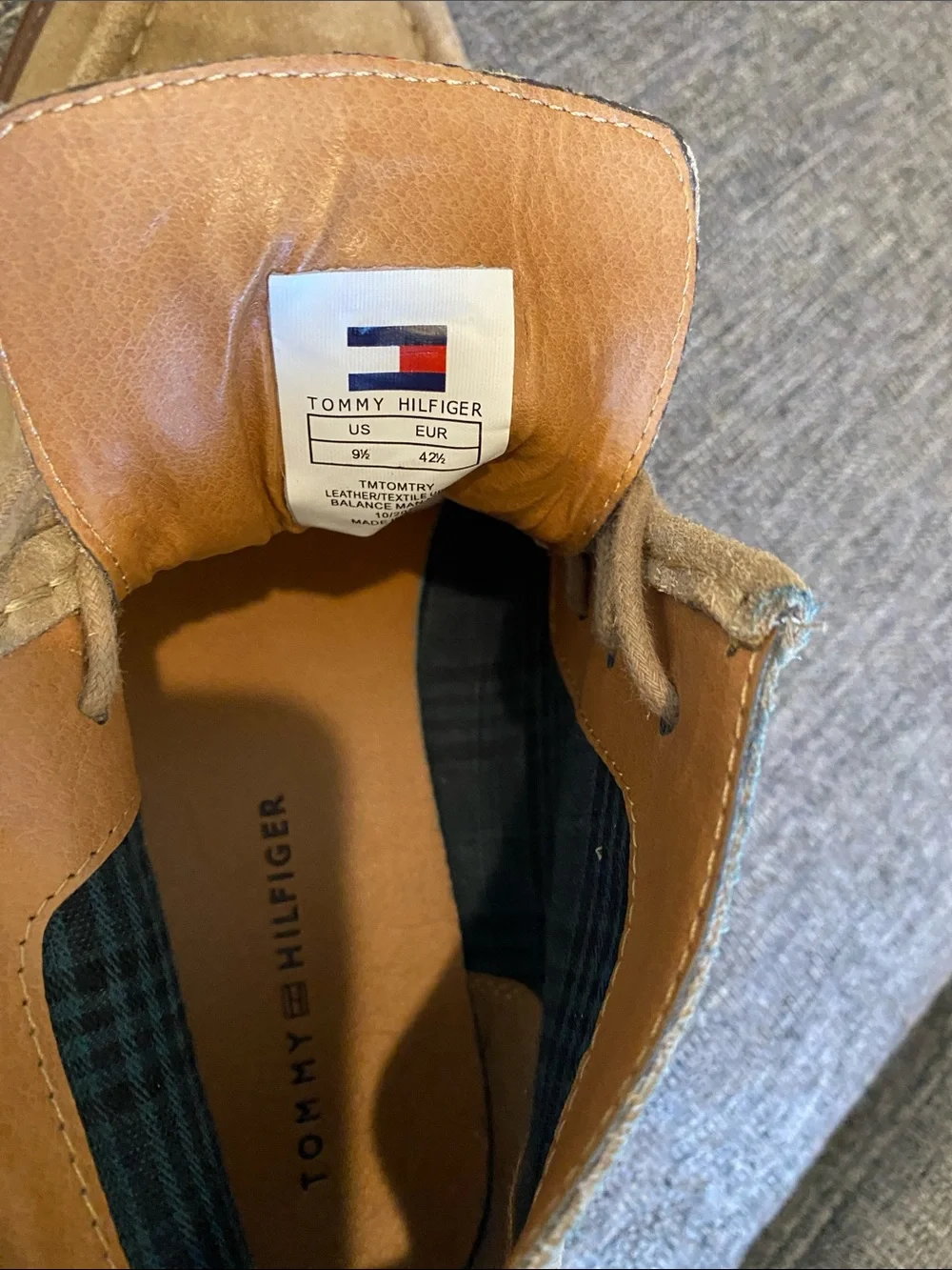 Tommy Hilfiger Men's Light Tan Suede Chukka Boots